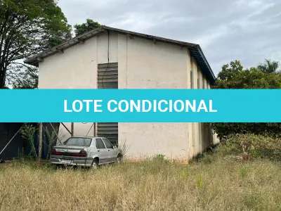 LOTE 001 - GRANDE IMÓVEL CENTRO DE LINS COM 2 ESQUINAS - EM AVENIDA - COM GINASIO COBERTO - SALAS - ESCOLA