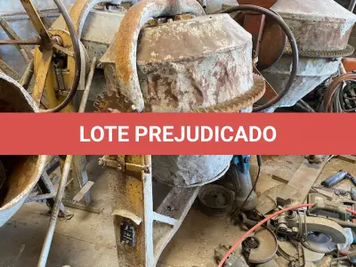 LOTE 015 - Betoneira