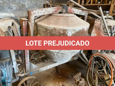 LOTE 023 - Betoneira