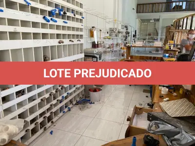 LOTE 041 - Prateleira