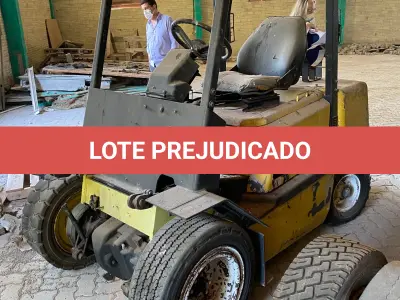 LOTE 045 - Empilhadeira