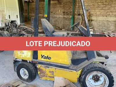 LOTE 045 - Empilhadeira