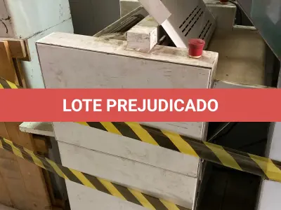 LOTE 010 - Uma máquina de fatiar pães com defeito