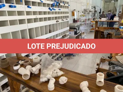 LOTE 041 - Prateleira