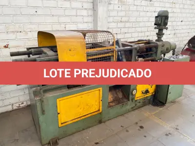 LOTE 04 - Injetora
