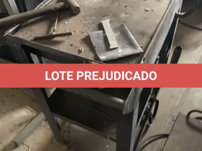 LOTE 533 - Carrinho mecanico 