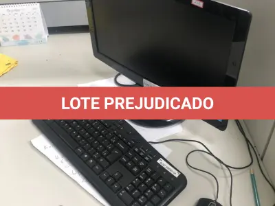 LOTE 235 - Monitor e teclado 