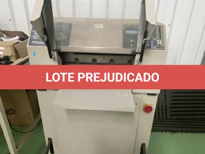 LOTE 581 - maquina guilhotina Titan