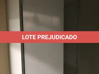 LOTE 358 - Cpus, cadeira com rodas, servidor, rack, prateleira, estabilizador , ar condicionado (não foram localizados a parte condesadora), 2 armarios de metal. Acompanha o fundo de comercio, pois tem a tecnologia armazenada.