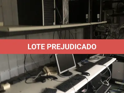 LOTE 358 - Cpus, cadeira com rodas, servidor, rack, prateleira, estabilizador , ar condicionado (não foram localizados a parte condesadora), 2 armarios de metal. Acompanha o fundo de comercio, pois tem a tecnologia armazenada.