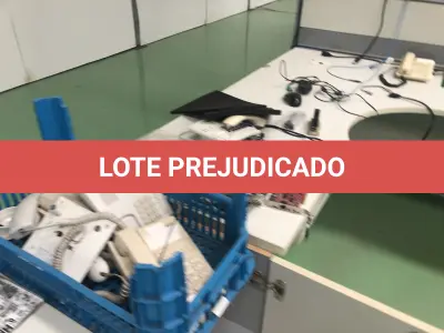 LOTE 319 - Placas de rede, equipamento de teste, telefones, teclados, 