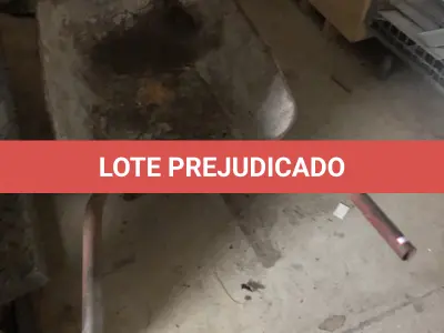 LOTE 537 - Carrinho de mão 
