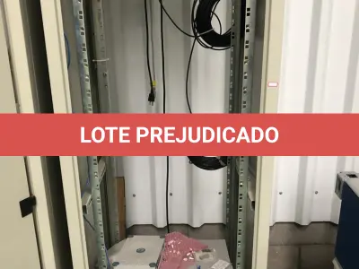 LOTE 323 - Rack com equipamentos de teste 