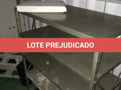 LOTE 358 - Cpus, cadeira com rodas, servidor, rack, prateleira, estabilizador , ar condicionado (não foram localizados a parte condesadora), 2 armarios de metal. Acompanha o fundo de comercio, pois tem a tecnologia armazenada.