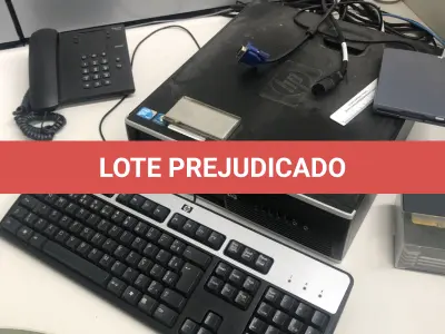 LOTE 242 - Cpu e teclado  e telefone