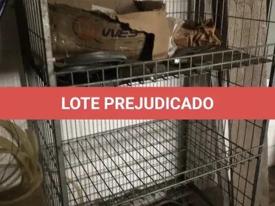 LOTE 539 - Carrinho de prateleira 