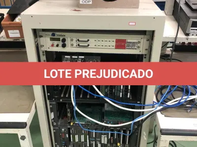 LOTE 456 - Rack com equipamentos de teste 
