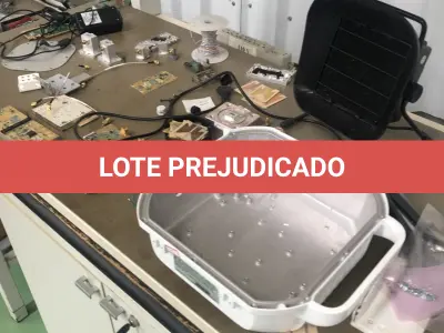 LOTE 305 - Antenas, cpu, modem, equipamento de teste, lupa, monitor teclado, mouse, exaustor