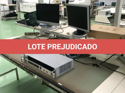 LOTE 450 - bancada com  prateleira e iluminação, equipamentos de teste 