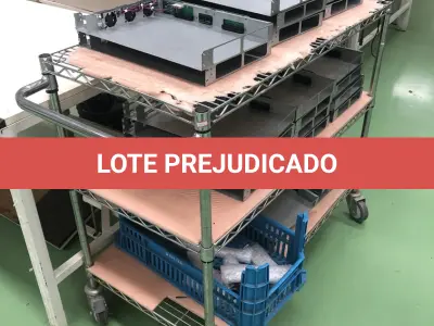LOTE 472 - Carrinho de transporte com peças 