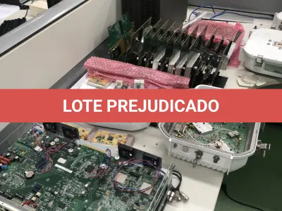 LOTE 312 - 2 monitores, teclado e mouse, roteadores, antena , monitor, cpu, monitor 