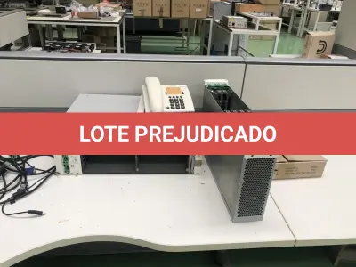 LOTE 319 - Placas de rede, equipamento de teste, telefones, teclados, 