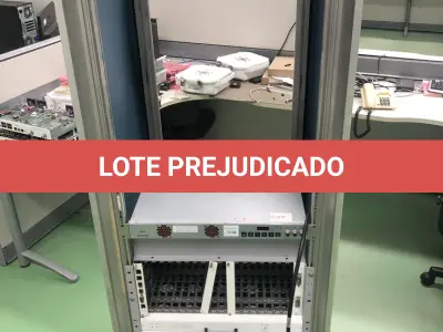 LOTE 311 - Rack com equipamentos de teste 