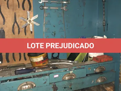 LOTE 518 - Armario para ferramentas