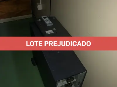 LOTE 358 - Cpus, cadeira com rodas, servidor, rack, prateleira, estabilizador , ar condicionado (não foram localizados a parte condesadora), 2 armarios de metal. Acompanha o fundo de comercio, pois tem a tecnologia armazenada.