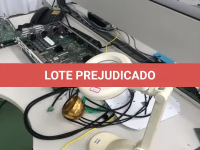 LOTE 305 - Antenas, cpu, modem, equipamento de teste, lupa, monitor teclado, mouse, exaustor