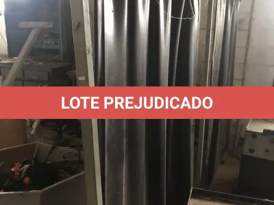 LOTE 532 - Biombo de lona 