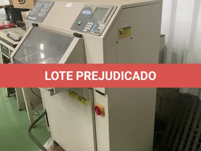 LOTE 581 - maquina guilhotina Titan