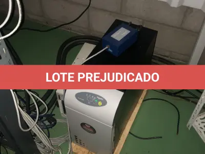 LOTE 358 - Cpus, cadeira com rodas, servidor, rack, prateleira, estabilizador , ar condicionado (não foram localizados a parte condesadora), 2 armarios de metal. Acompanha o fundo de comercio, pois tem a tecnologia armazenada.