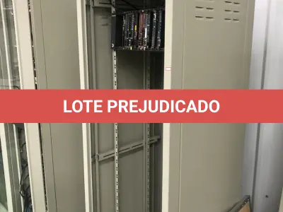 LOTE 330 - Rack com equipamentos de teste 