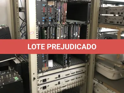 LOTE 354 - Equipamentos de teste, rack com equipementos de teste 