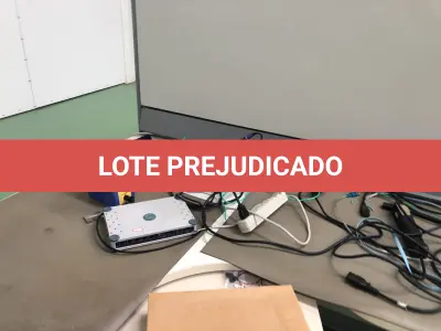 LOTE 312 - 2 monitores, teclado e mouse, roteadores, antena , monitor, cpu, monitor 