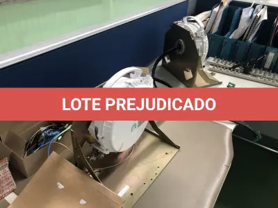 LOTE 120 - Maleta e porta placas, roteadores, partes de antena  