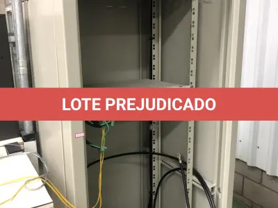 LOTE 325 - Rack com equipamentos de teste 