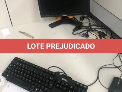 LOTE 236 - Monitor, teclado e mouse 