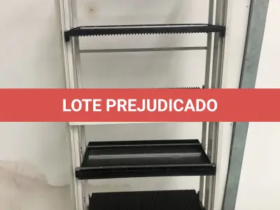 LOTE 393 - Rack com equipamentos de teste 