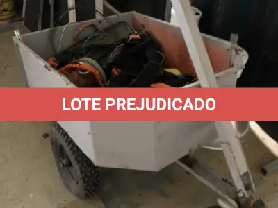 LOTE 524 - Carrinho 3 rodas 