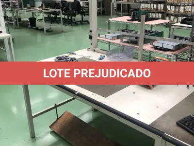 LOTE 431 - bancada com  prateleira e iluminação