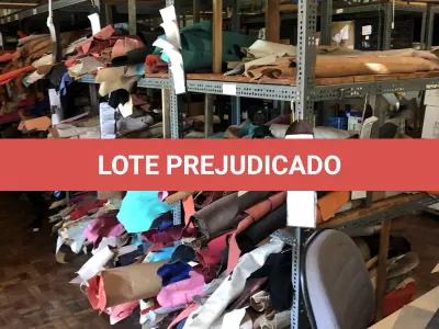 LOTE 189 - Lote com prateleira de couro natural
