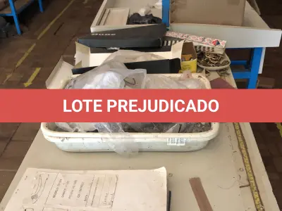 LOTE 181 - lote de mesas