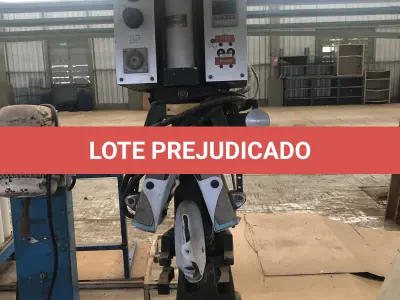 LOTE 062 - 2 prensas de calcanhar