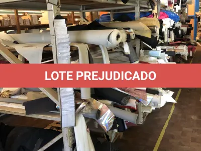 LOTE 188 - Lote com prateleira de couro sintético