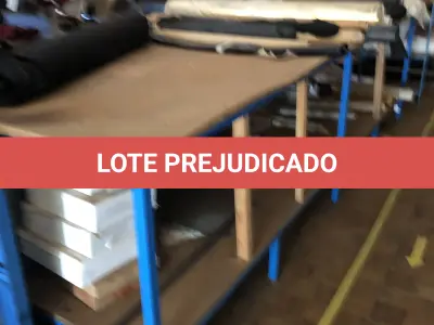 LOTE 186 - Lote de mesas e bancadas
