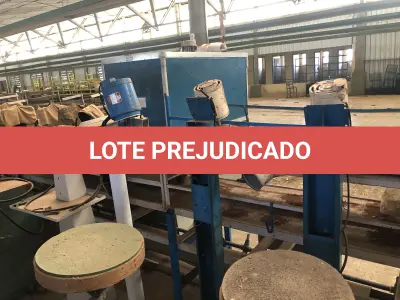 LOTE 071 - 3 lixadeiras bonecas