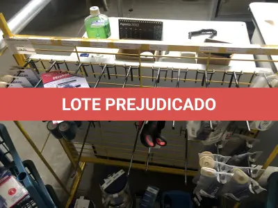 LOTE 007 - Lote de fita isolante, capas de chuva descartaveis, veda rosca, tesoura, pilhas, cola, silicone, machos para extensão, protetores, arame de solda, grafite