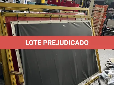 LOTE 018 - Lote com 6 estruturas de metal para propaganda